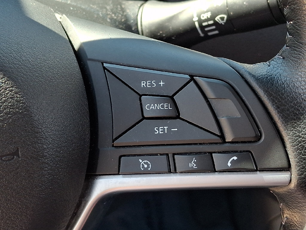 Used 2020 Nissan Rogue SV FWD image 21