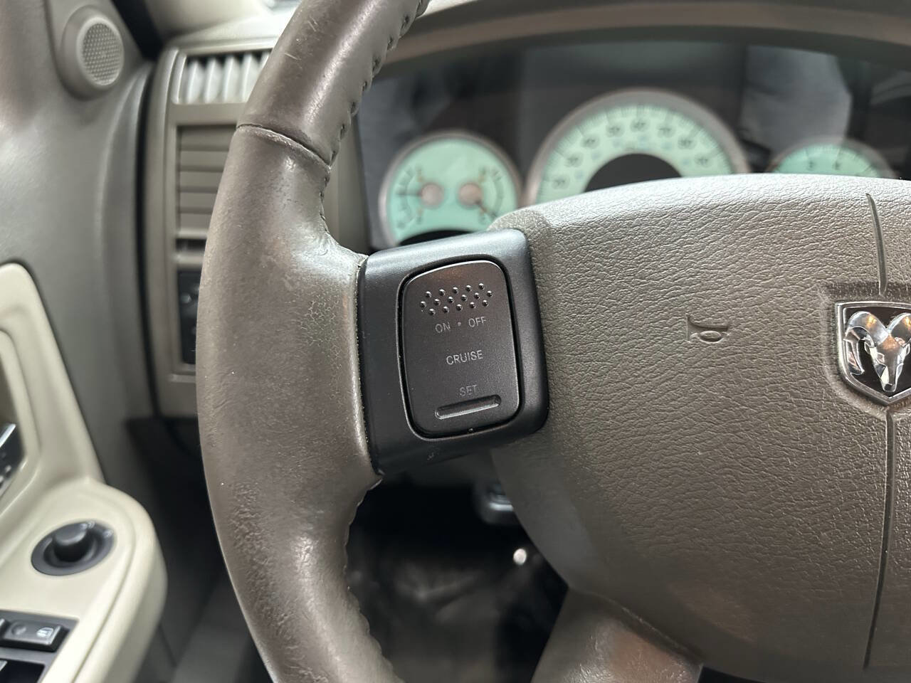 Used 2005 Dodge Dakota Laramie image 21