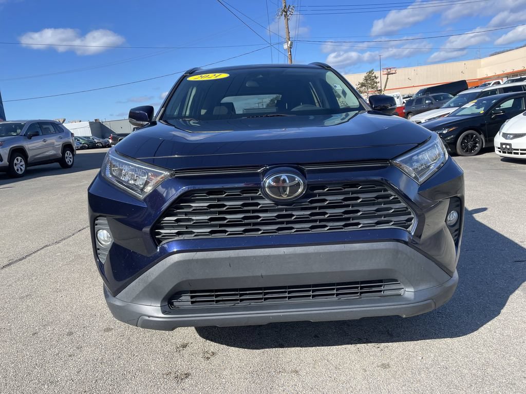 Used 2021 Toyota RAV4 XLE AWD/4WD image 5