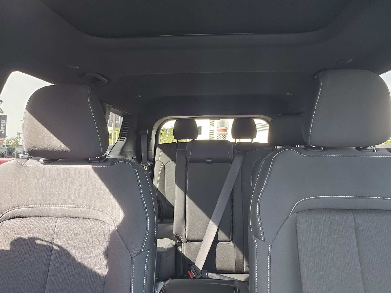 New 2025 Jeep Grand Cherokee L Laredo image 28