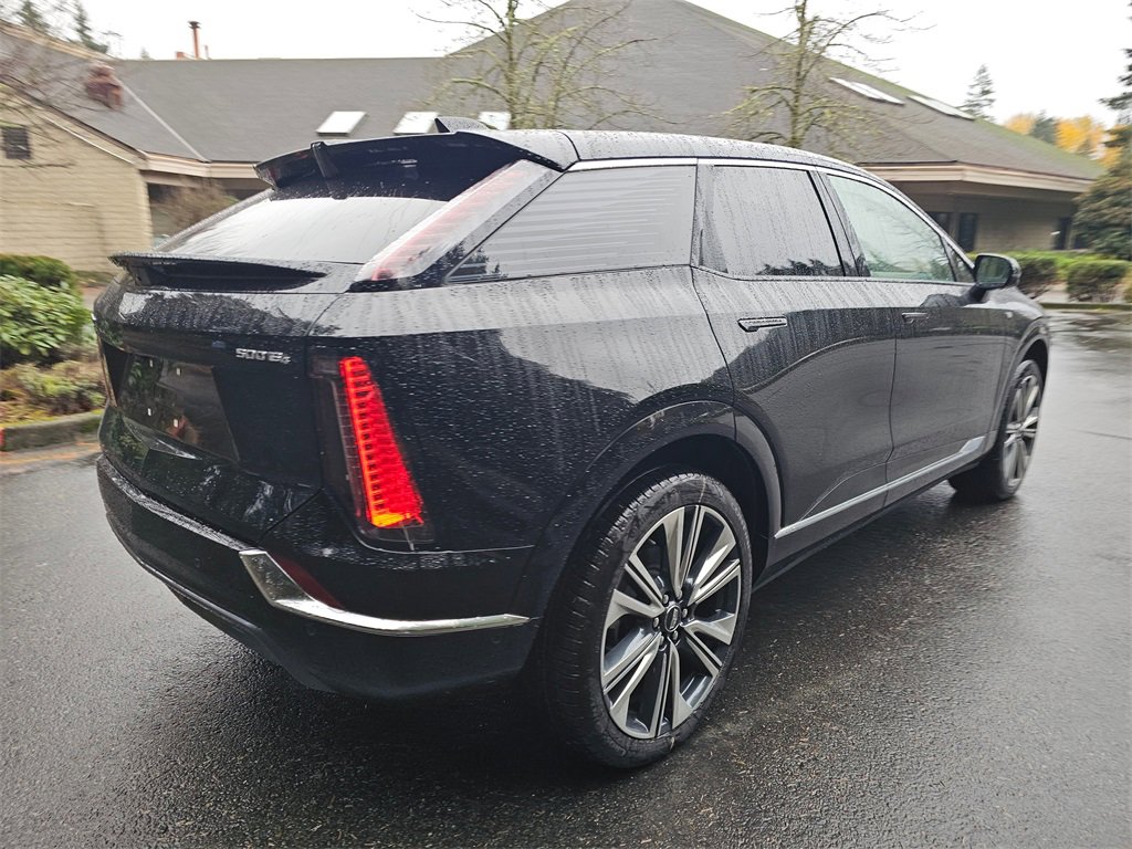 New 2026 Cadillac Optiq Luxury 2 image 5