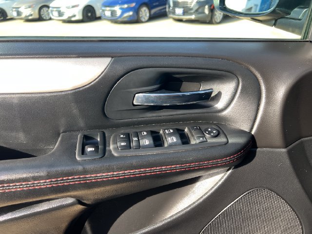 Used 2017 Dodge Grand Caravan GT FWD image 28