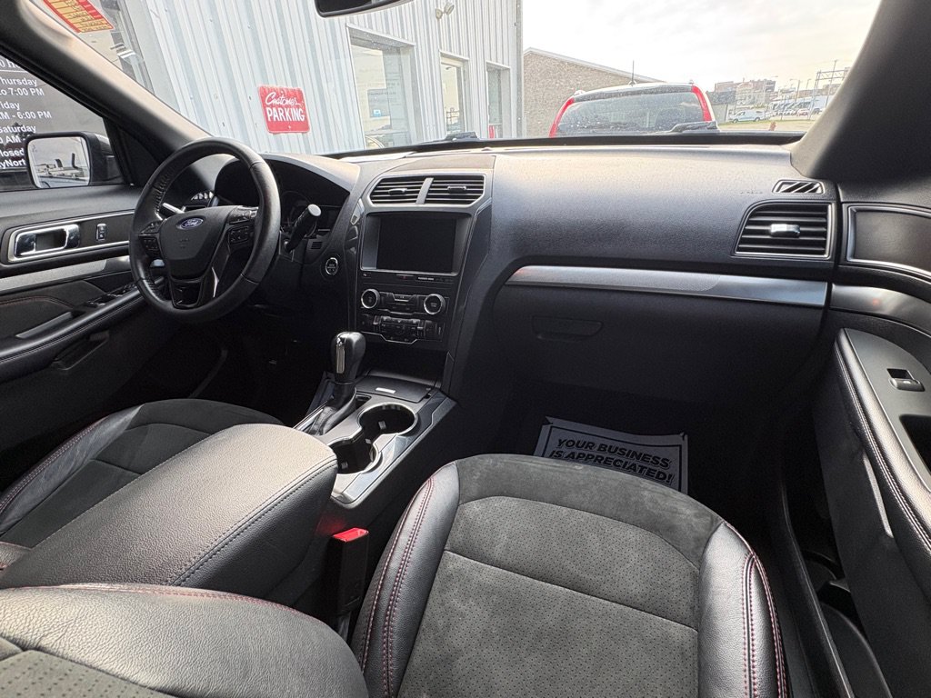 Used 2019 Ford Explorer XLT w/ Equipment Group 202A AWD/4WD image 22