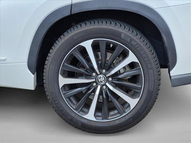 Used 2021 Toyota Highlander XSE FWD image 9