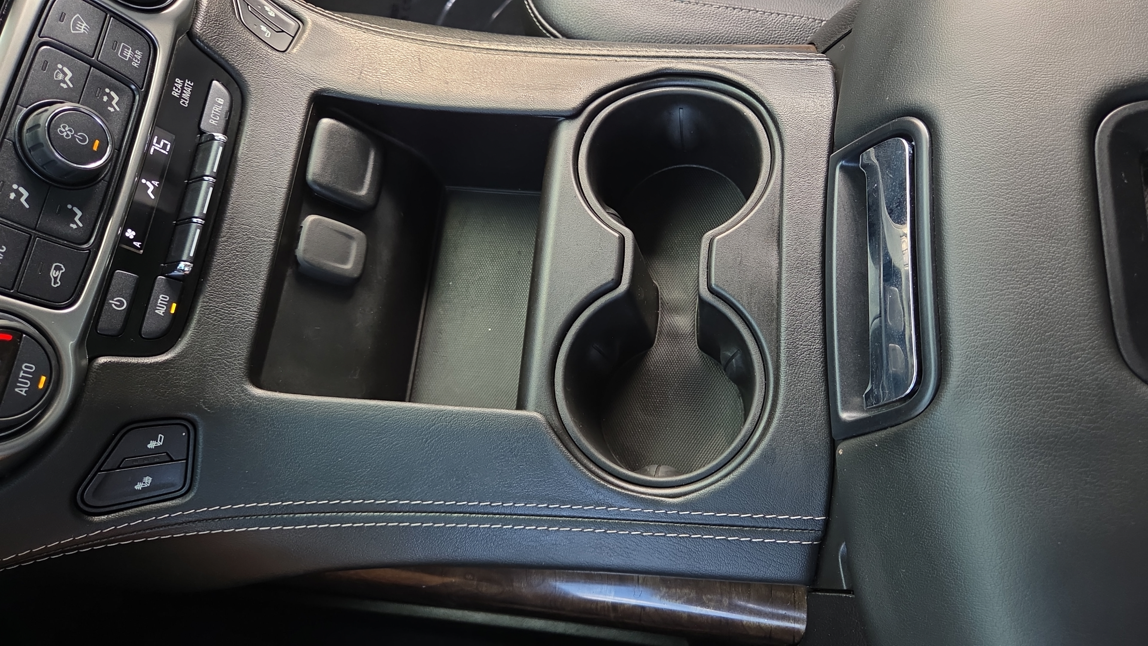 Used 2018 Chevrolet Suburban LT RWD image 30