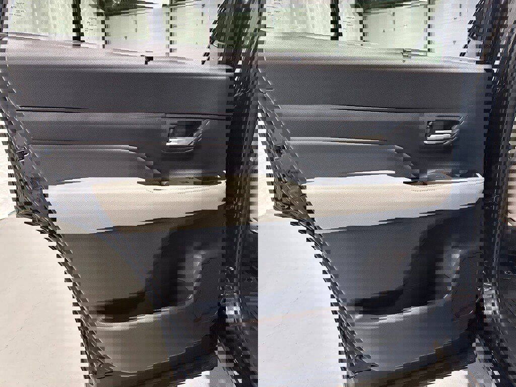 Used 2025 Toyota Grand Highlander AWD image 45