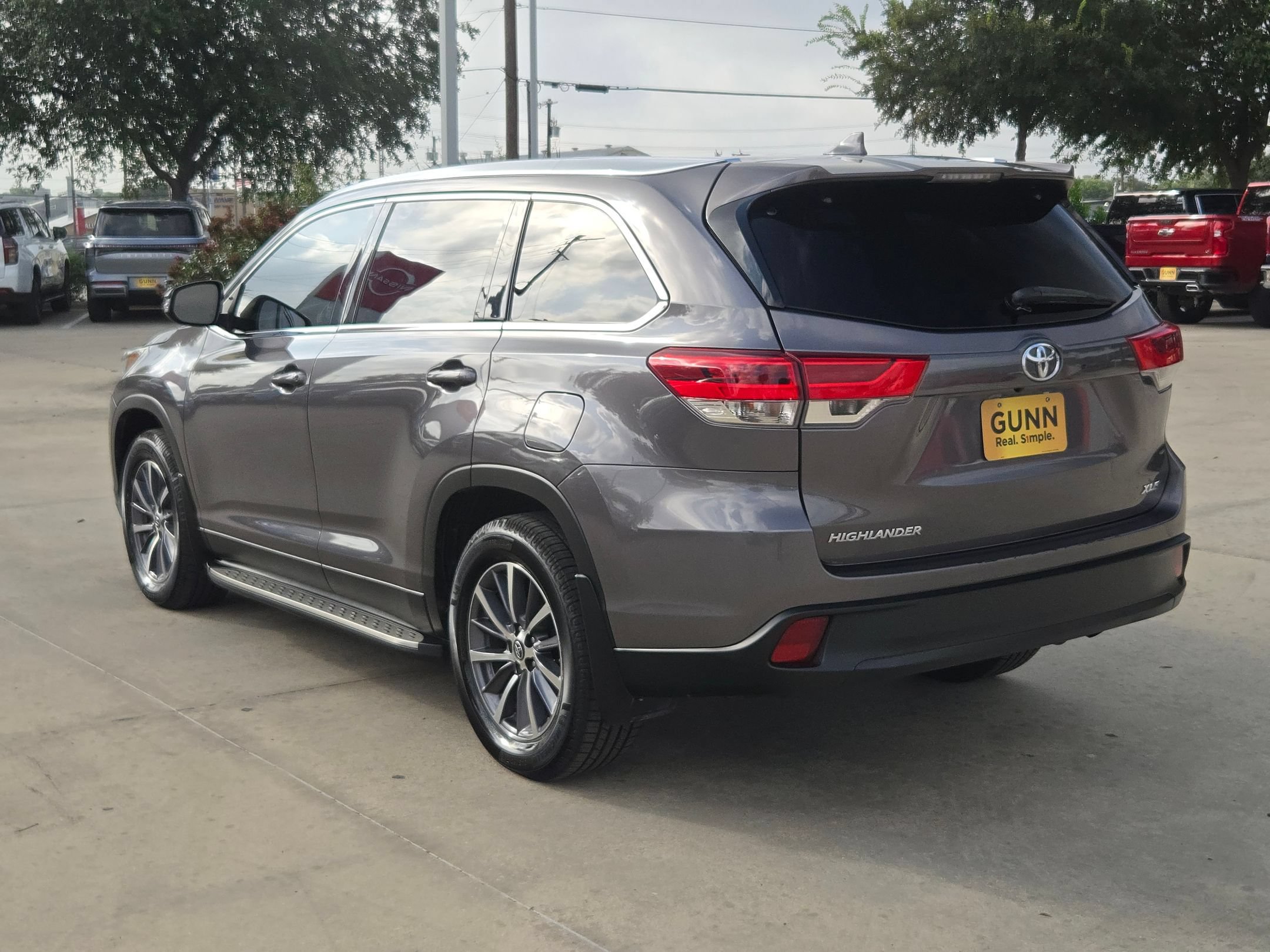 Used 2019 Toyota Highlander XLE FWD image 5