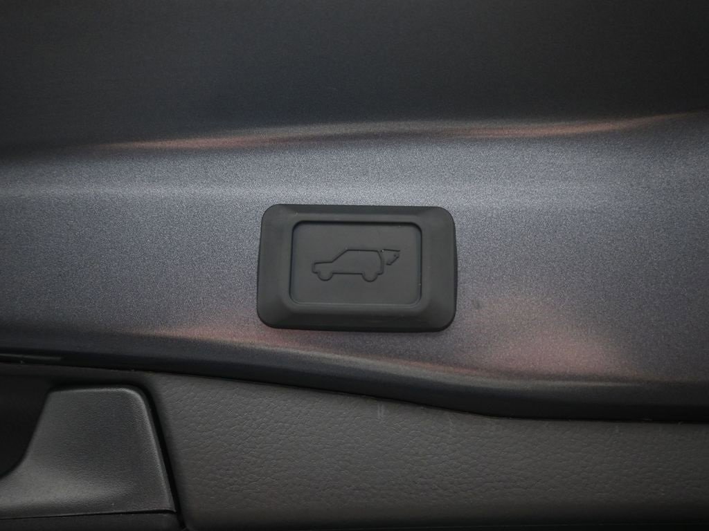 Used 2025 Toyota RAV4 XSE w/ Weather Package image 32
