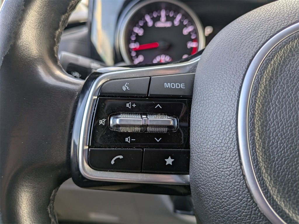 Used 2024 Kia Carnival EX image 18