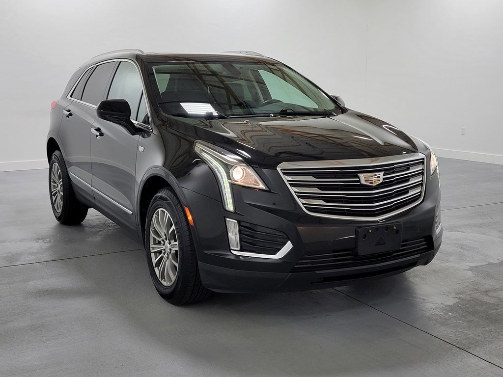 Used 2017 Cadillac XT5 Luxury AWD/4WD image 2