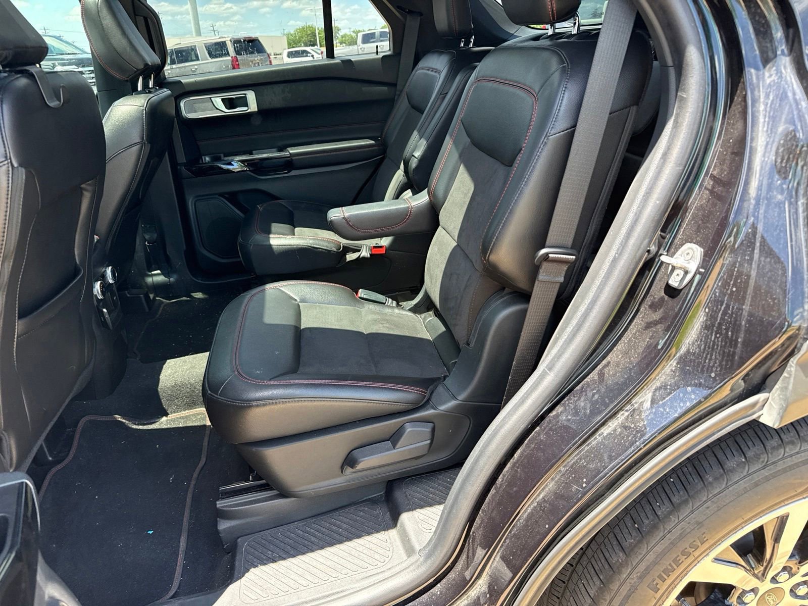 Used 2022 Ford Explorer ST-Line w/ Class IV Trailer Tow Package AWD/4WD image 12