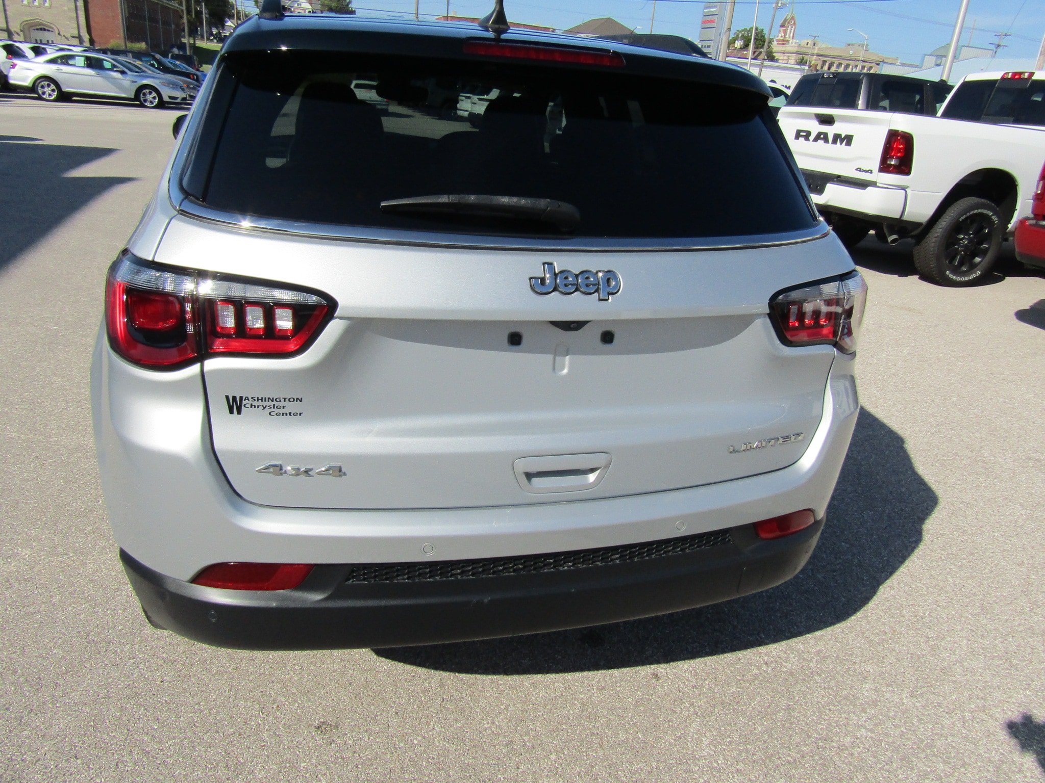 Used 2025 Jeep Compass Limited AWD/4WD image 4