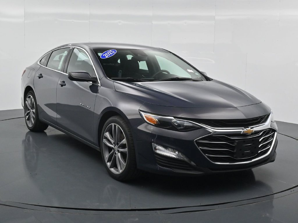 Used 2025 Chevrolet Malibu LT FWD image 3