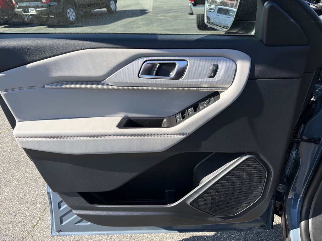 New 2026 Ford Explorer Active w/ Active Comfort Package RWD image 21