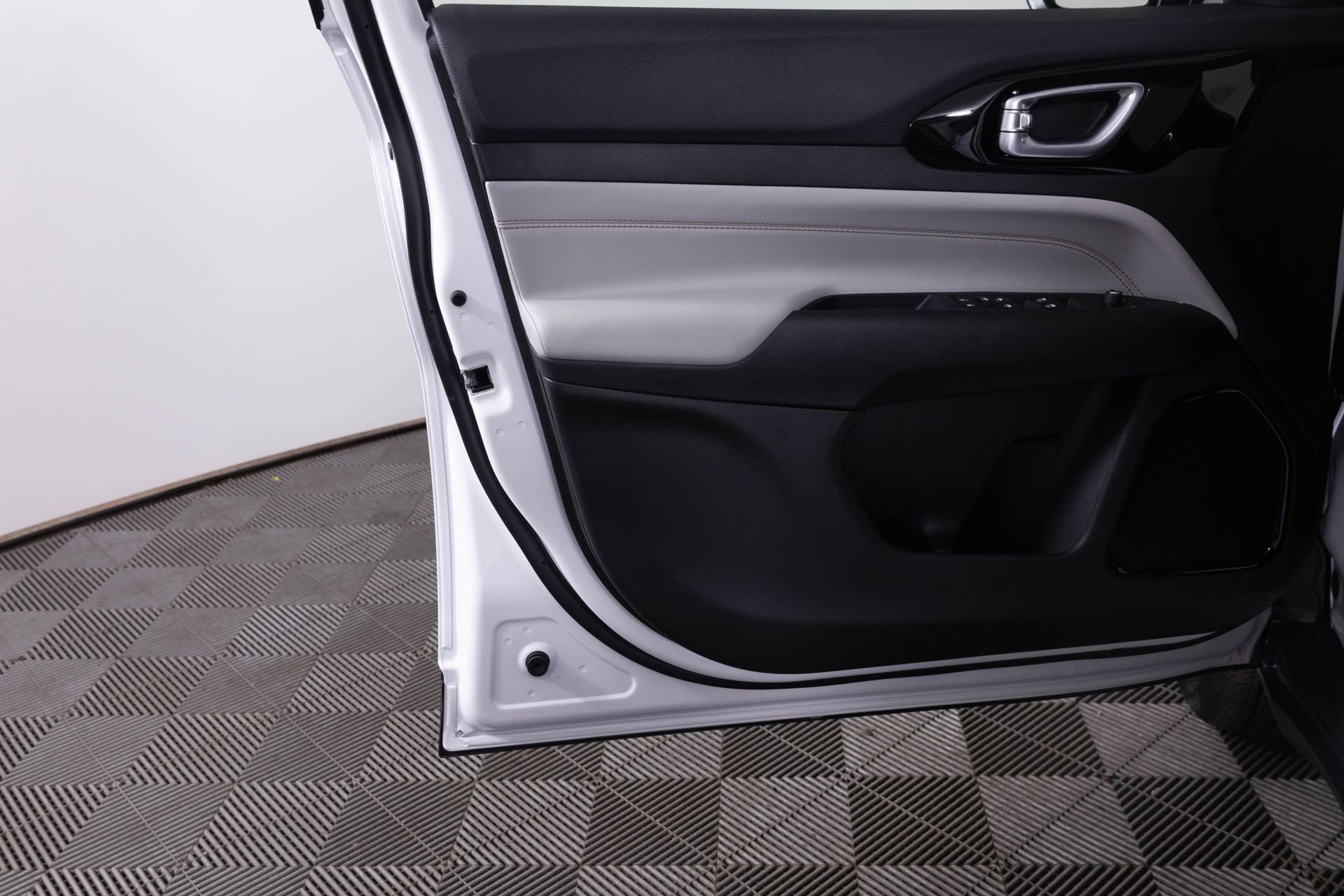 New 2026 Jeep Compass Limited image 15