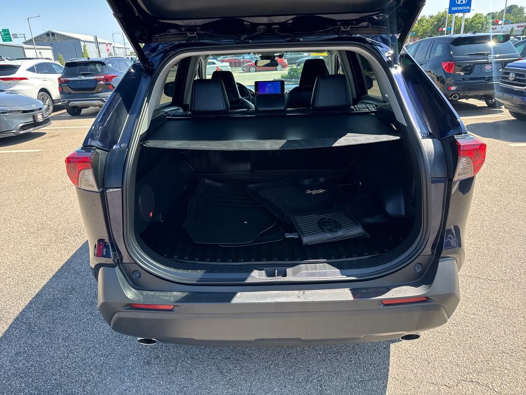 Used 2023 Toyota RAV4 XLE Premium AWD/4WD image 7
