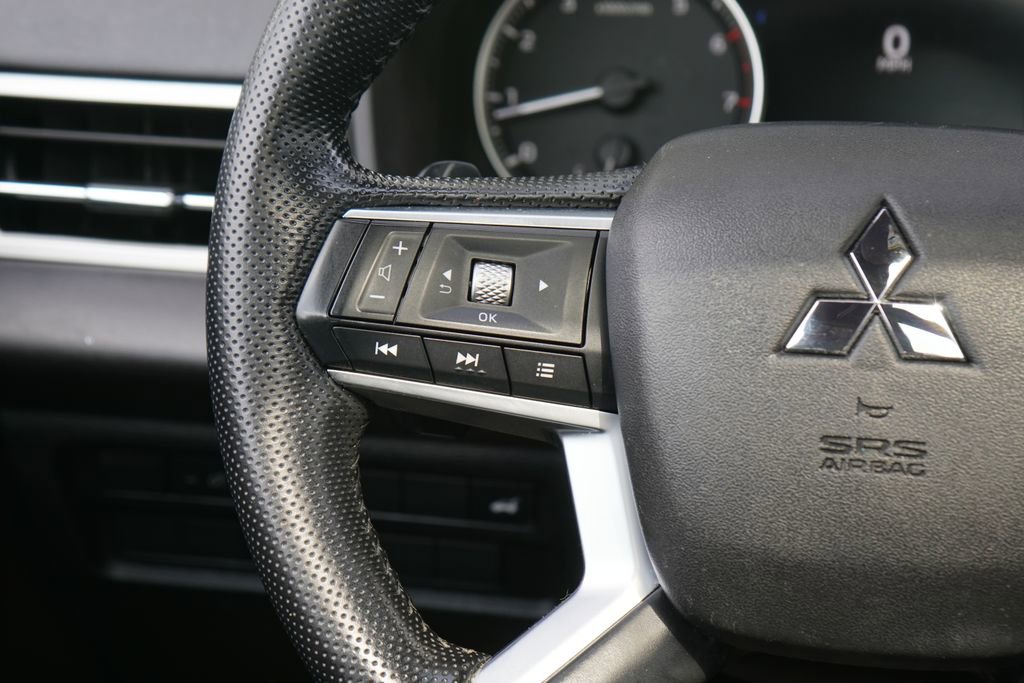 Used 2022 Mitsubishi Outlander SE AWD/4WD image 14