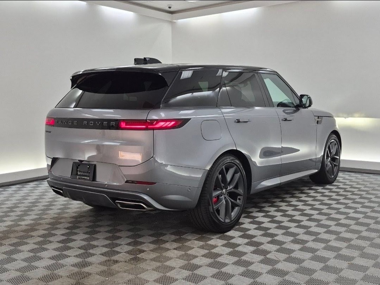 Used 2024 Land Rover Range Rover Sport Dynamic SE AWD/4WD image 9
