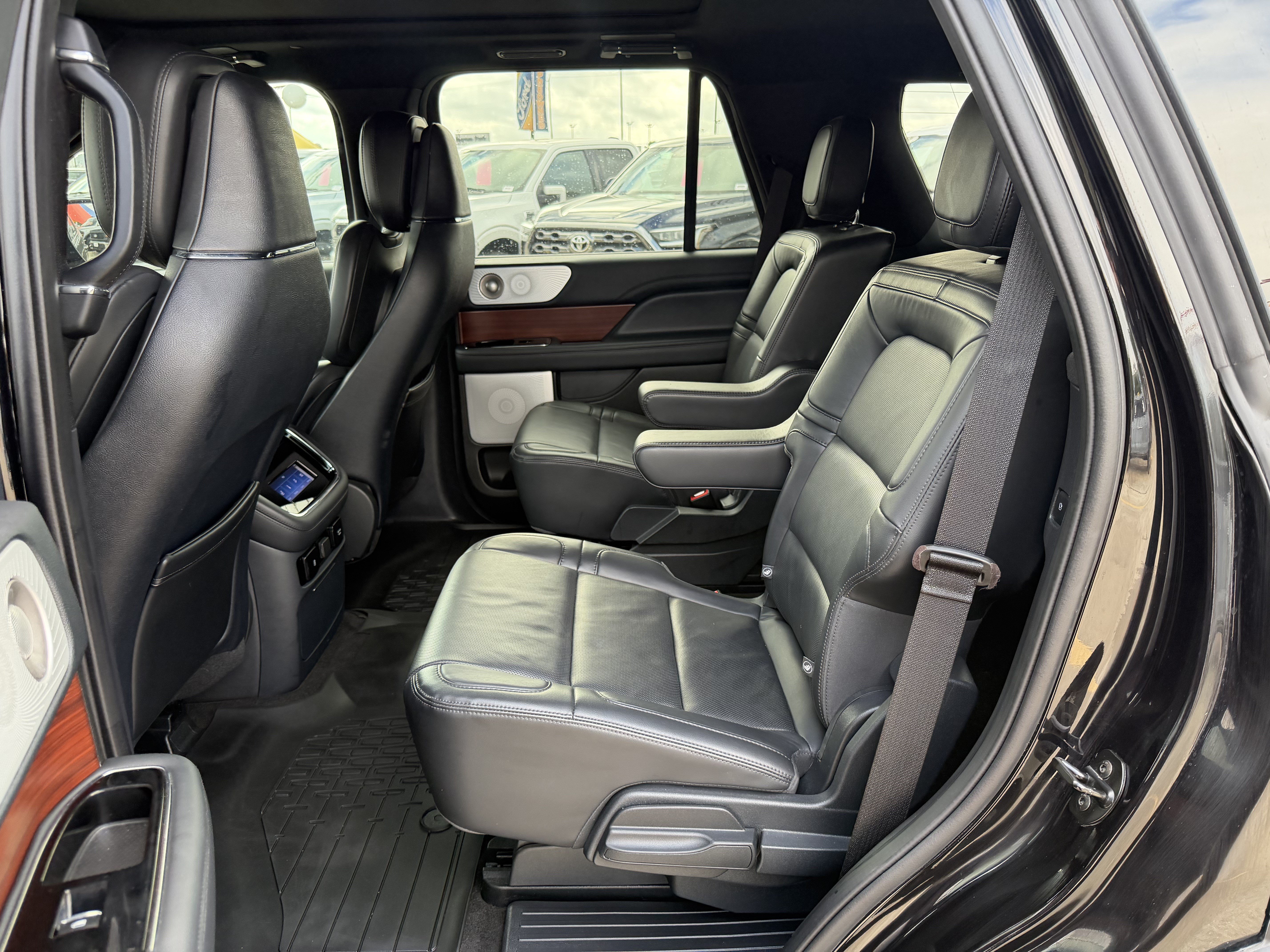 Used 2023 Lincoln Navigator Reserve AWD/4WD image 11