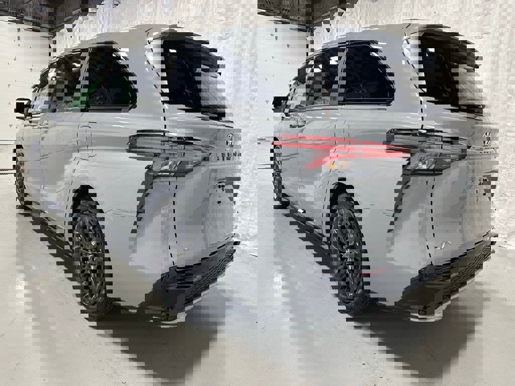Used 2025 Toyota Sienna XSE image 5