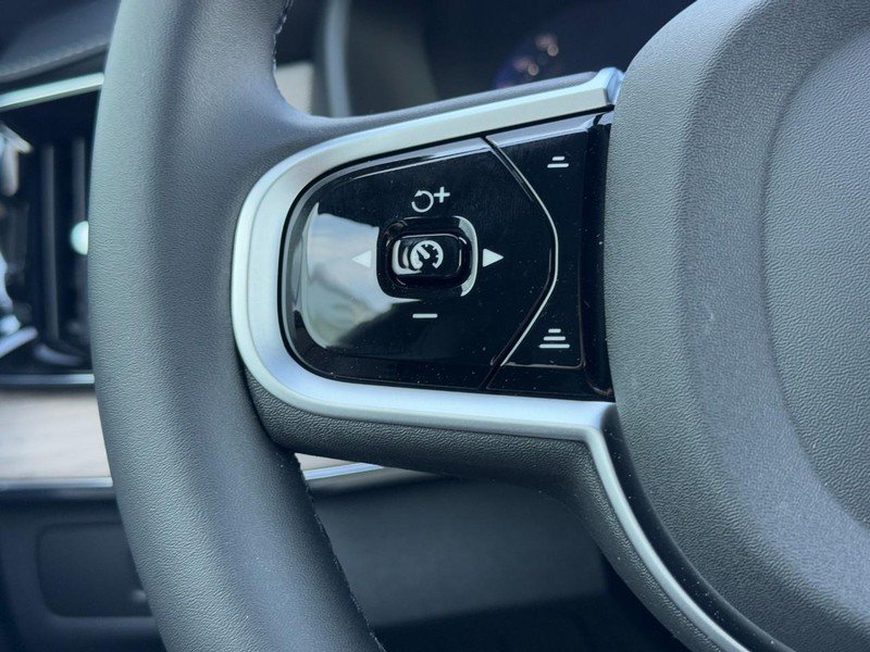 New 2026 Volvo XC90 T8 Plus w/ Protection Package Premier AWD/4WD image 11