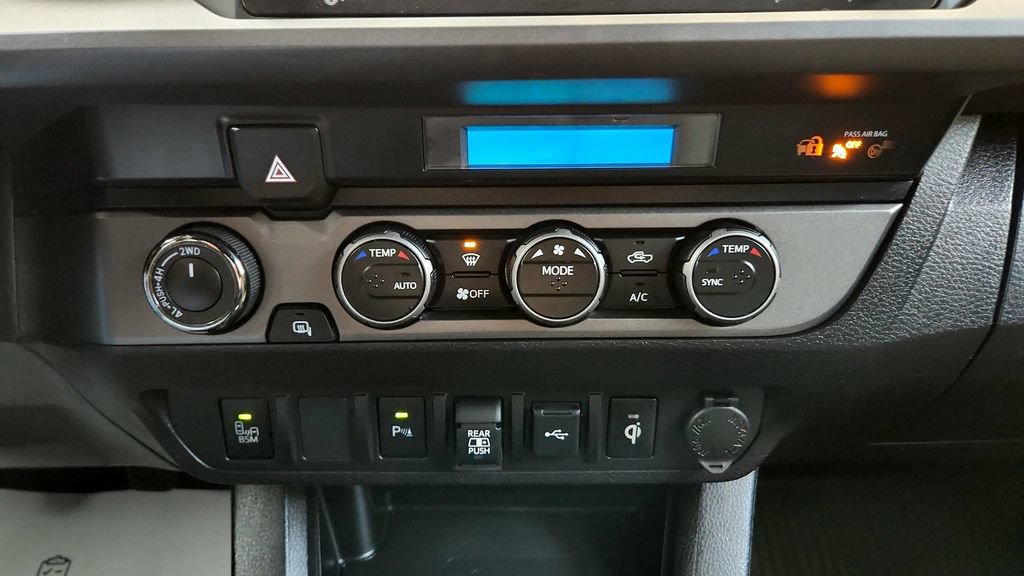 Used 2021 Toyota Tacoma TRD Off-Road w/ Technology Package AWD/4WD image 28