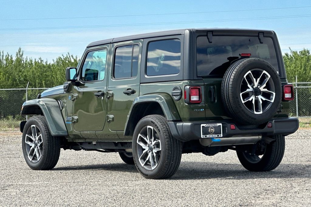 Used 2024 Jeep Wrangler Unlimited AWD/4WD image 4