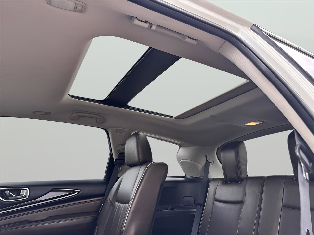 Used 2018 INFINITI QX60 Luxe w/ Deluxe Technology Package image 19