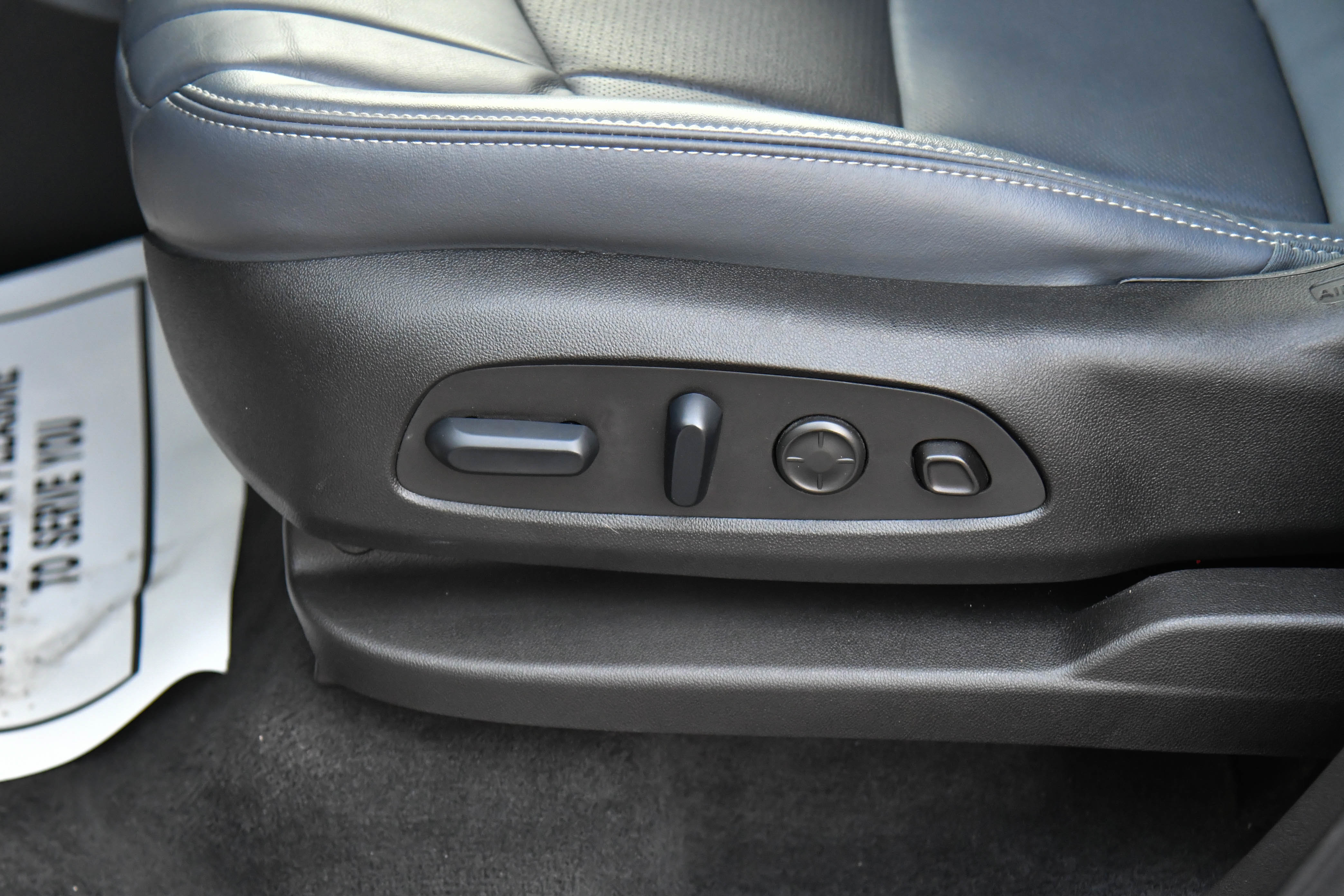 Used 2024 Buick Enclave Premium image 17