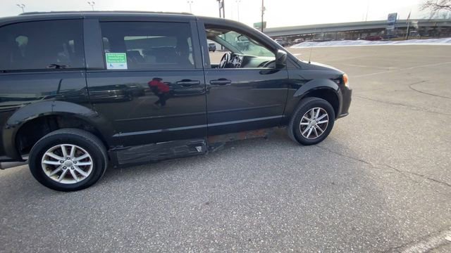 Used 2016 Dodge Grand Caravan SXT FWD image 3