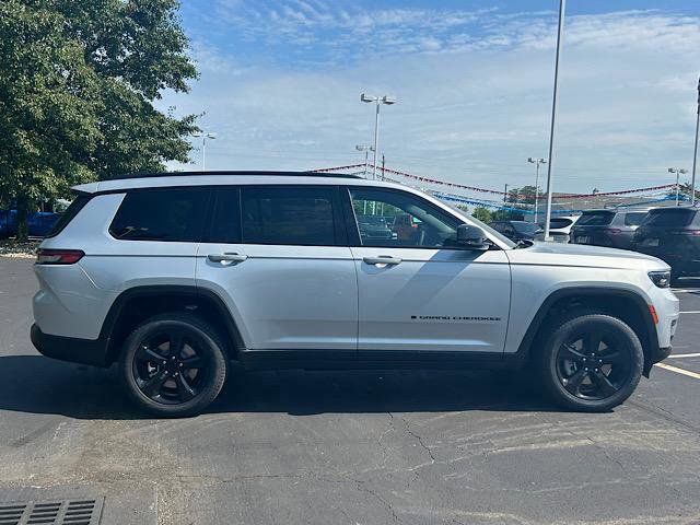 New 2025 Jeep Grand Cherokee L Limited w/ Black Appearance Package image 2