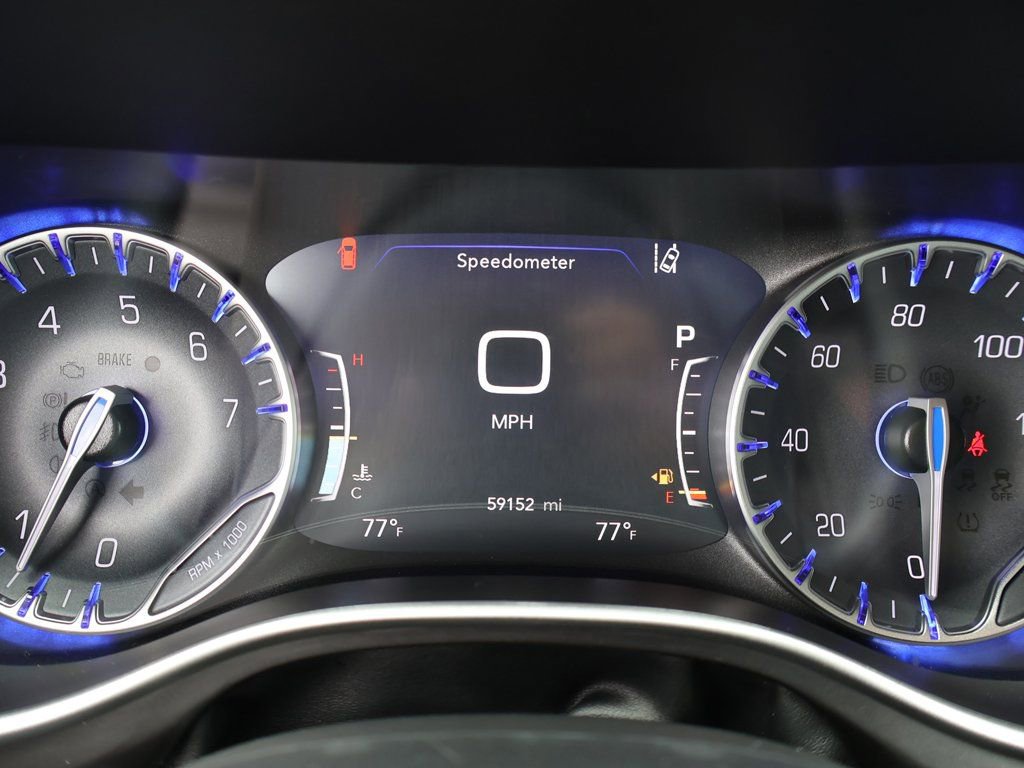 Used 2023 Chrysler Pacifica Touring-L FWD image 44