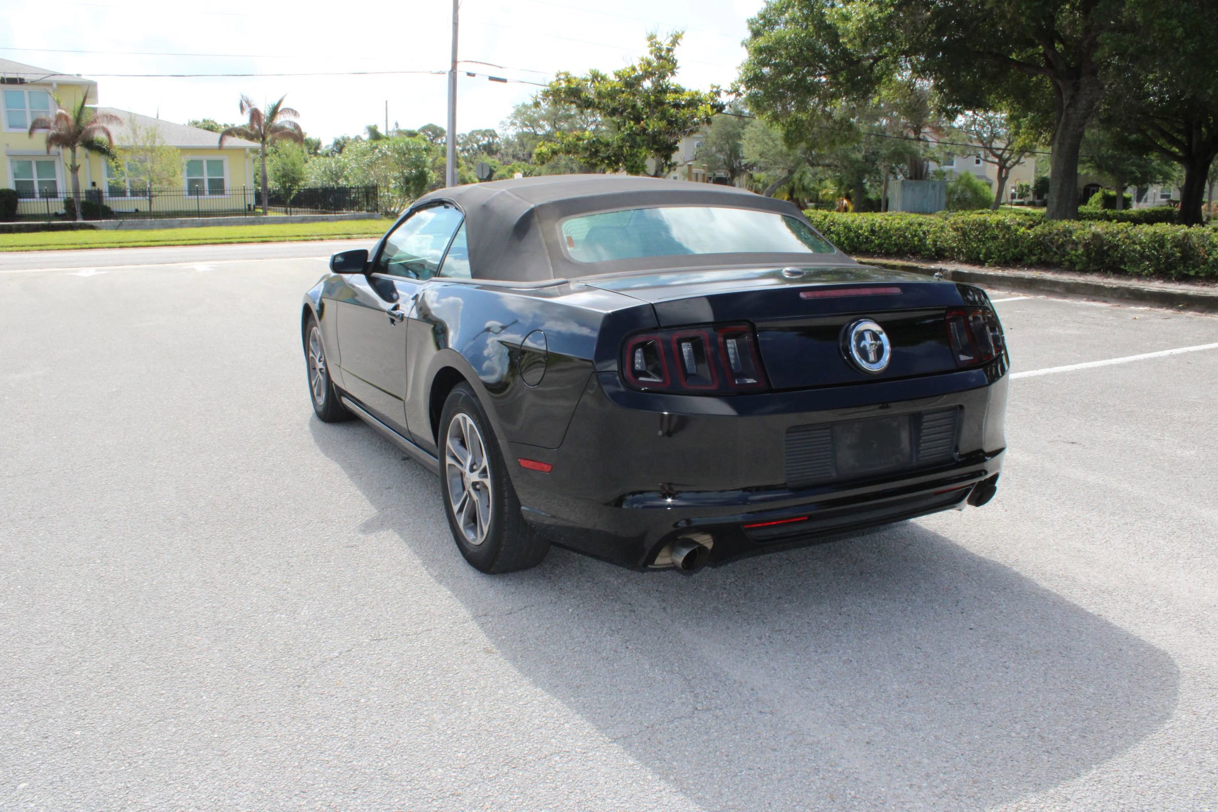 Used 2014 Ford Mustang Premium RWD image 4