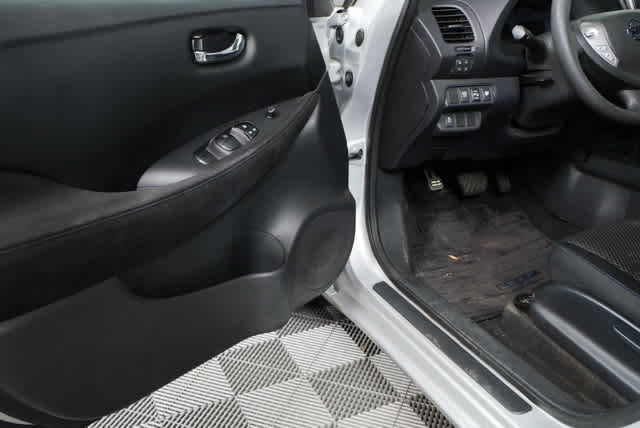 Used 2017 Nissan Leaf S w/ Charge Package FWD image 7