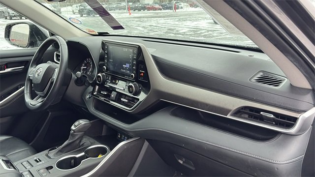 Used 2022 Toyota Highlander XLE image 34