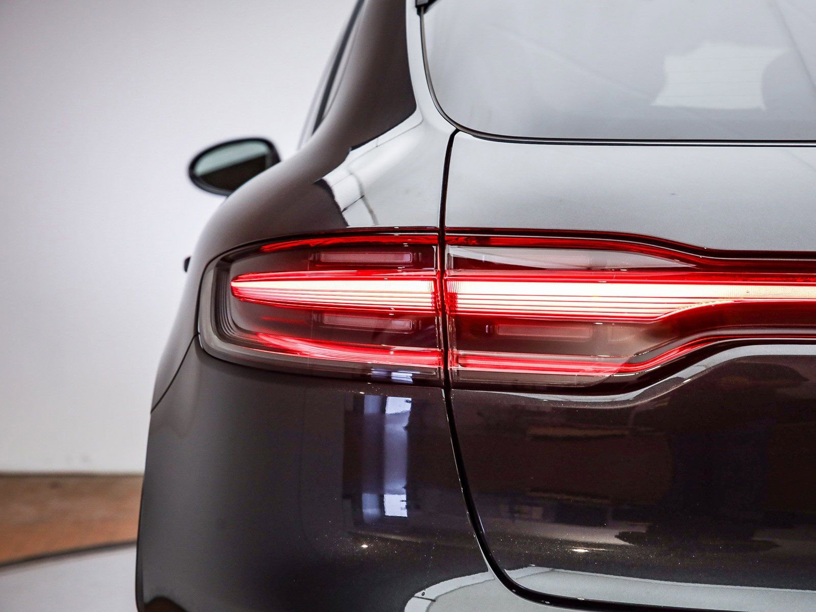Certified 2025 Porsche Macan image 8