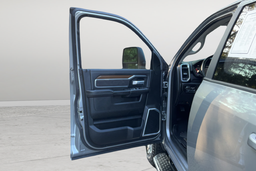 Used 2024 RAM 2500 Laramie AWD/4WD image 11