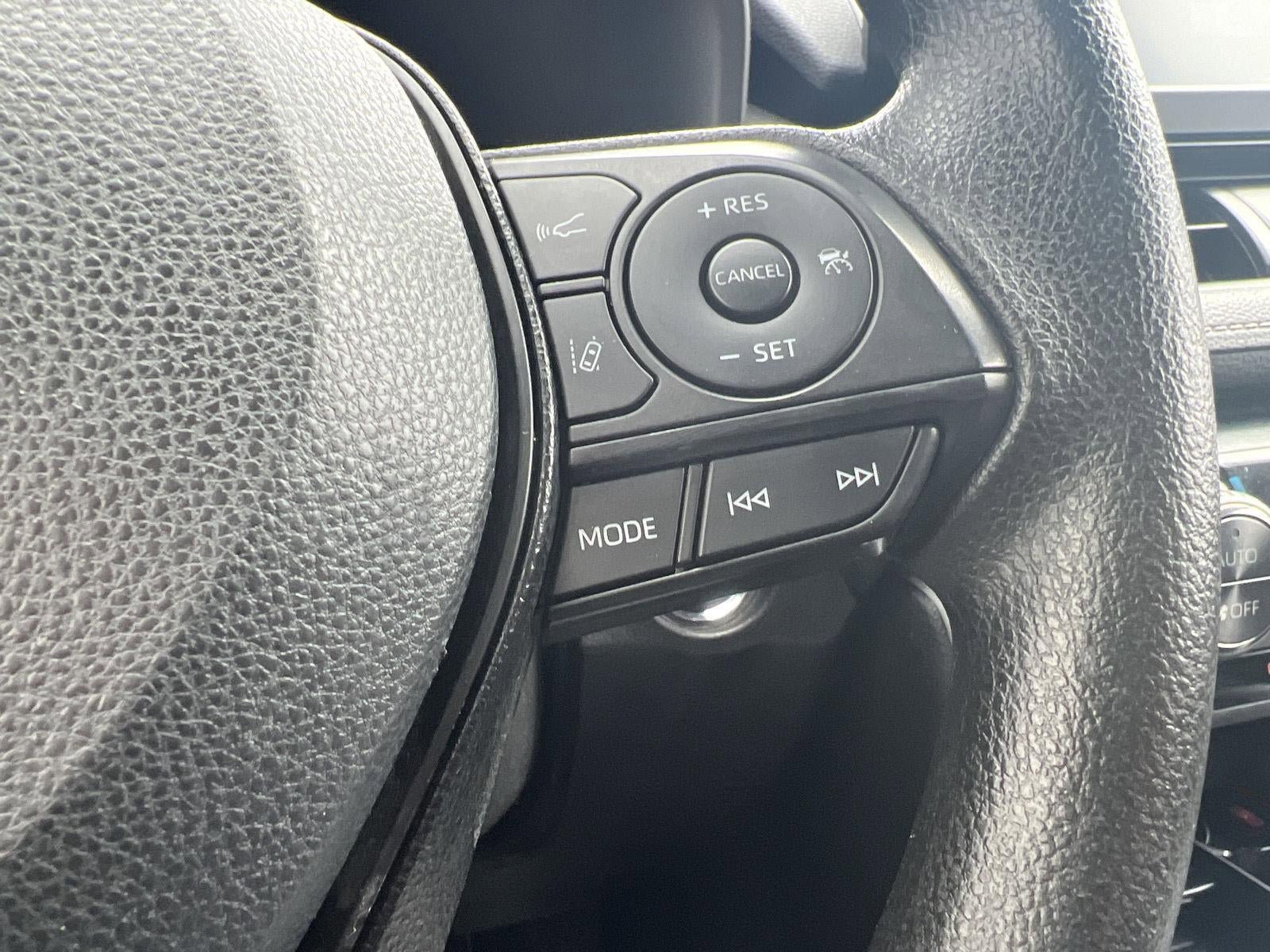 Used 2021 Toyota RAV4 XLE AWD/4WD image 19