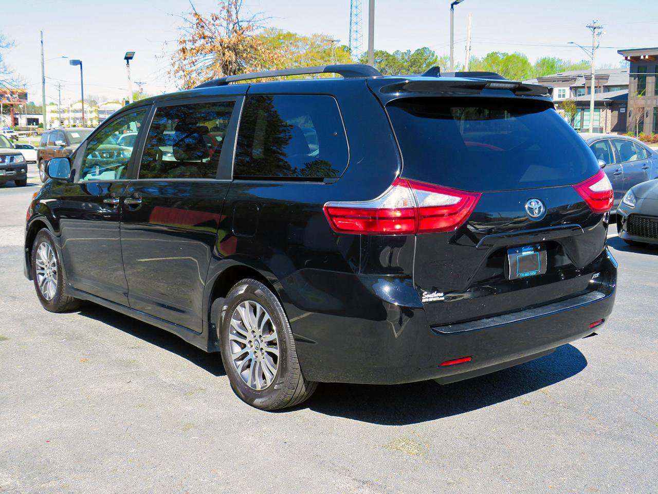 Used 2019 Toyota Sienna XLE FWD image 9