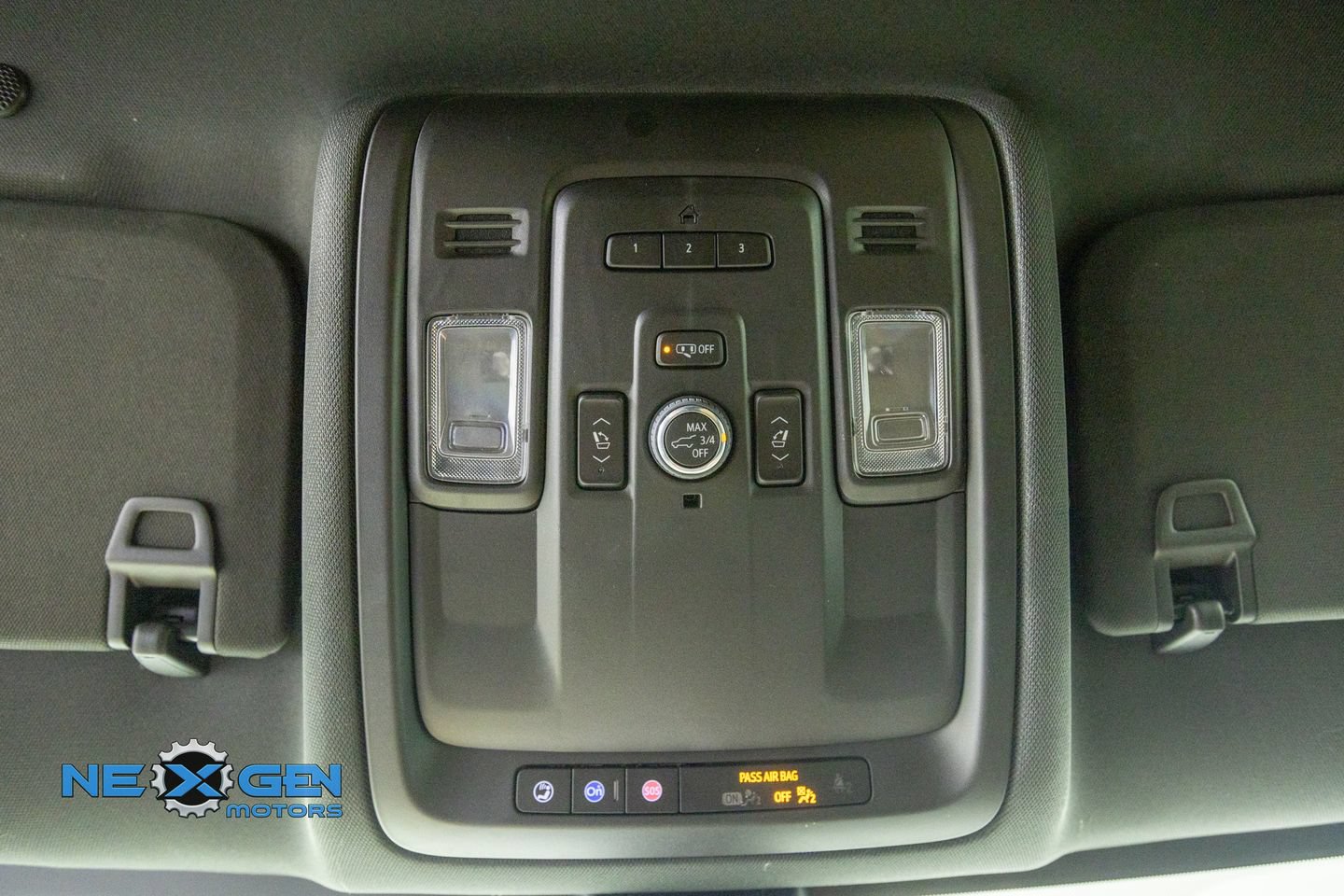 Used 2022 Chevrolet Suburban Premier AWD/4WD image 23