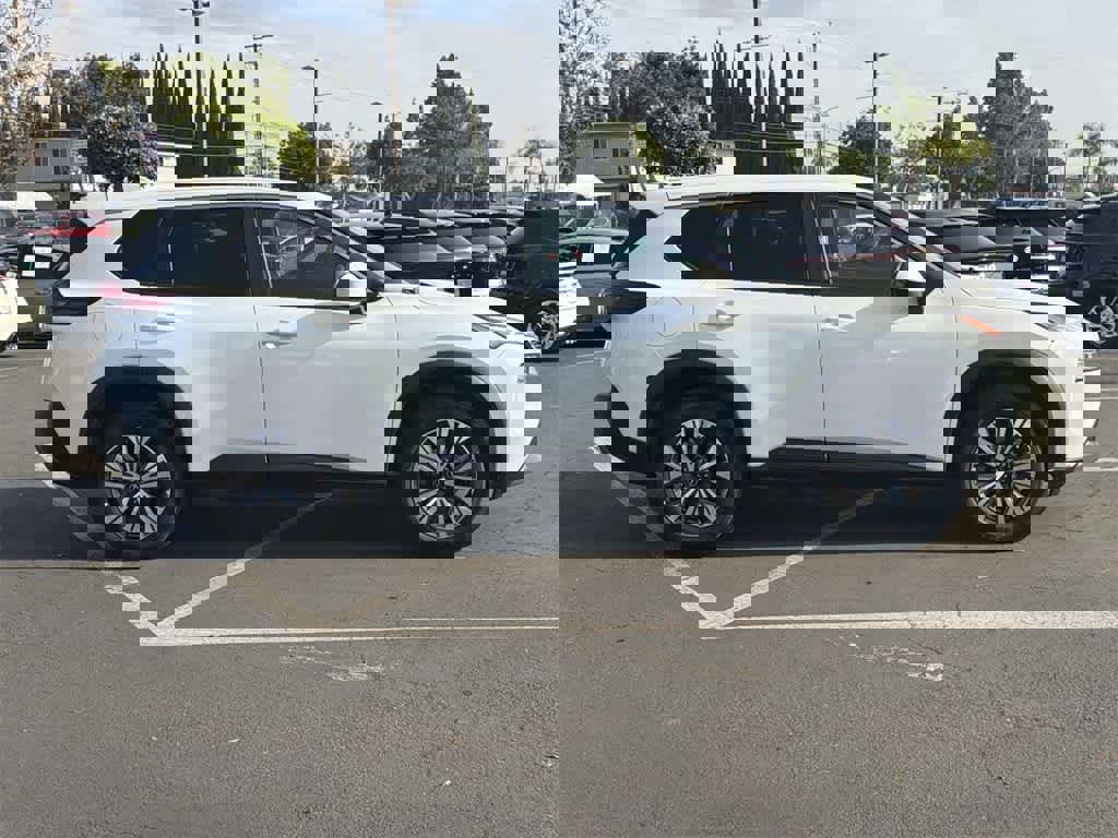 Used 2023 Nissan Rogue SV image 3