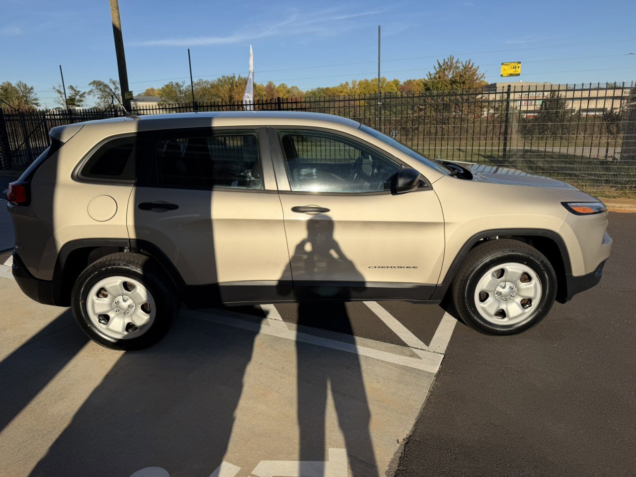 Used 2014 Jeep Cherokee Sport w/ Cold Weather Group image 7
