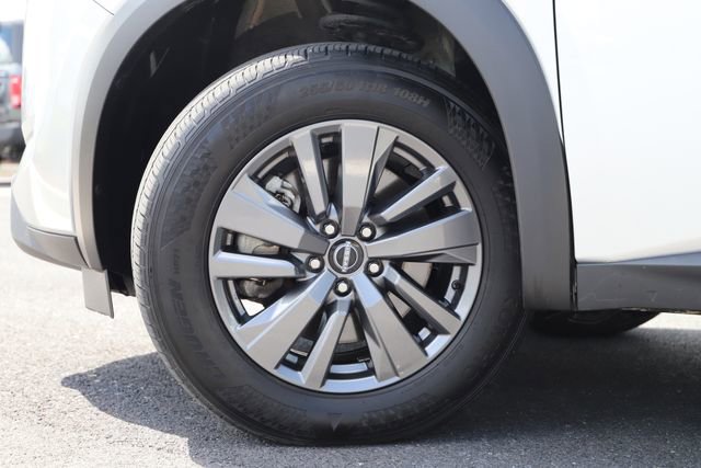 Used 2025 Nissan Pathfinder SV AWD/4WD image 2