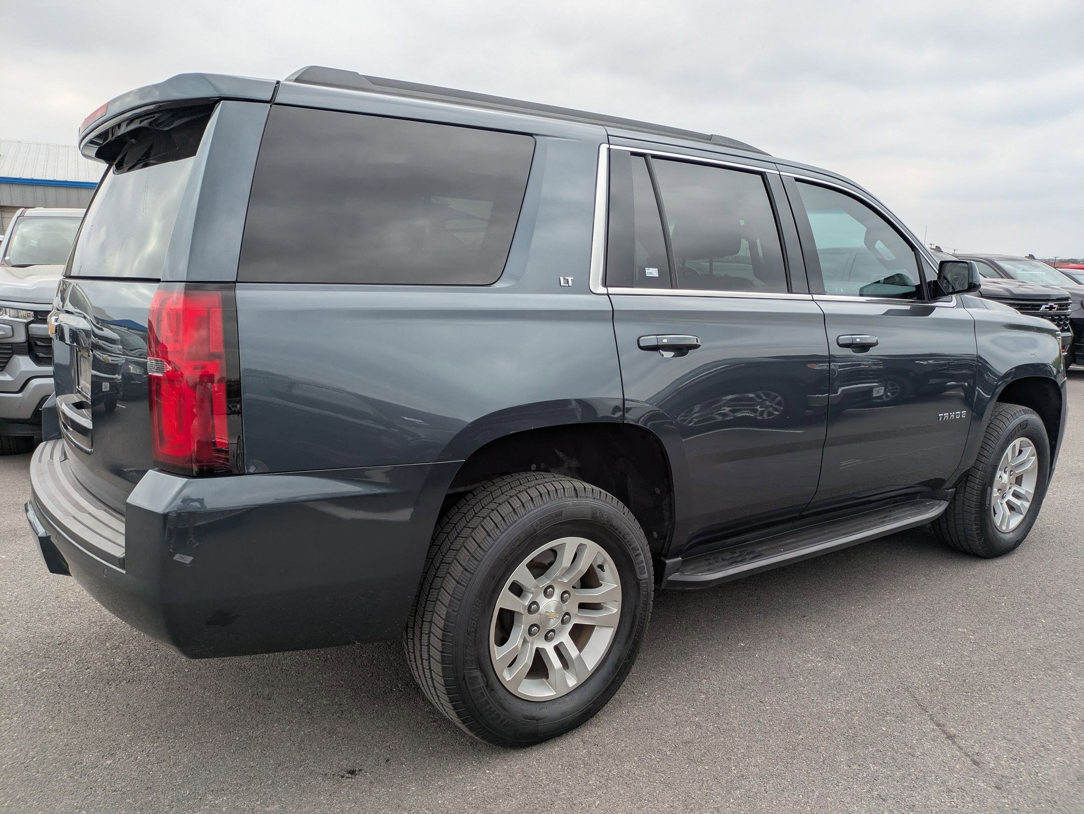 Used 2019 Chevrolet Tahoe LT image 2