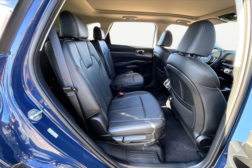 Used 2025 Kia Sorento SX image 29