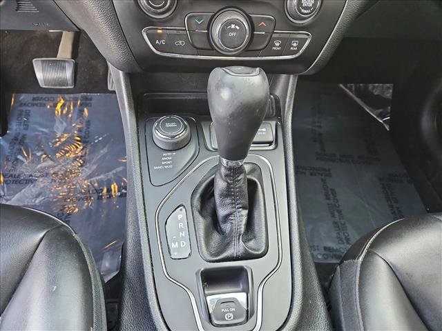 Used 2019 Jeep Cherokee Latitude Plus w/ Cold Weather Group image 17