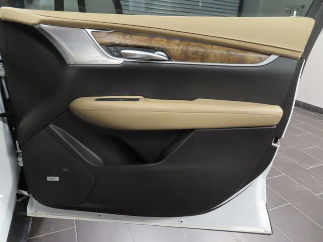 Certified 2023 Cadillac XT5 Sportv w/ Platinum Package AWD/4WD image 11