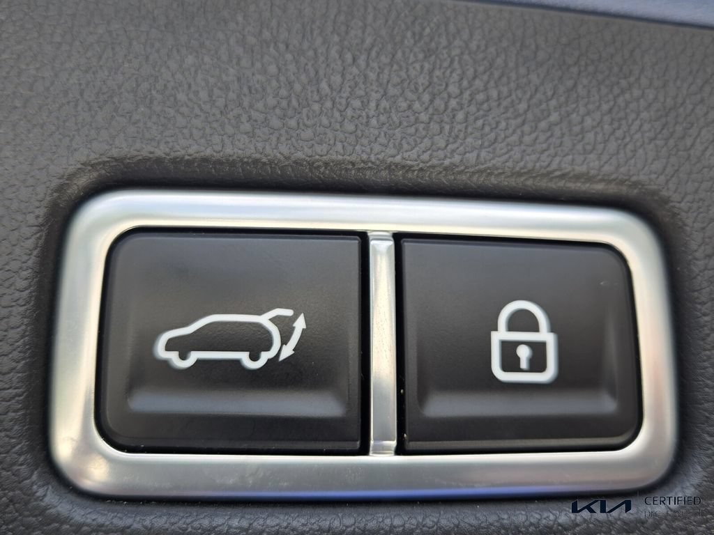 Certified 2022 Kia Sorento SX FWD image 16