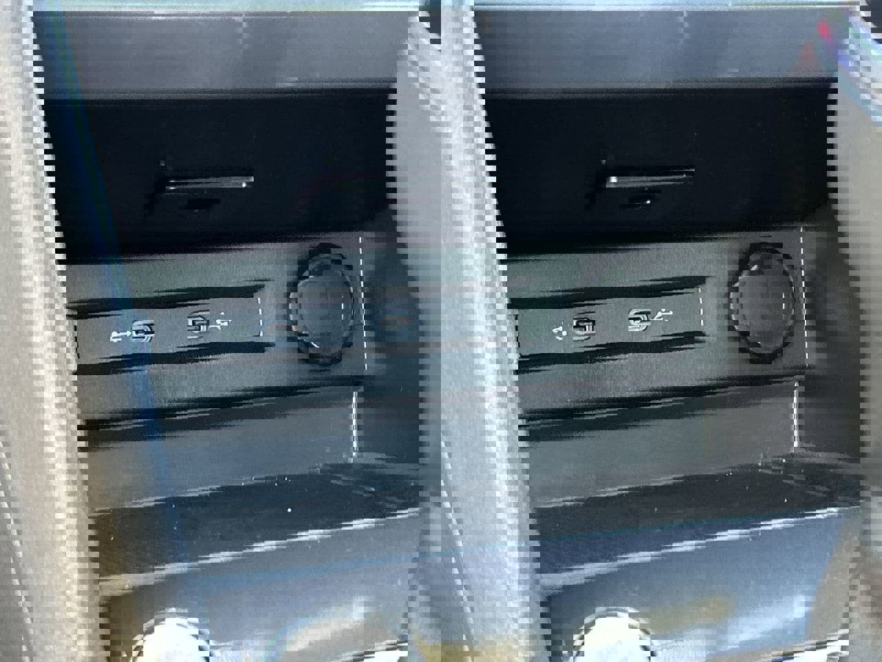 Certified 2024 Volkswagen Tiguan SE R-Line FWD image 26