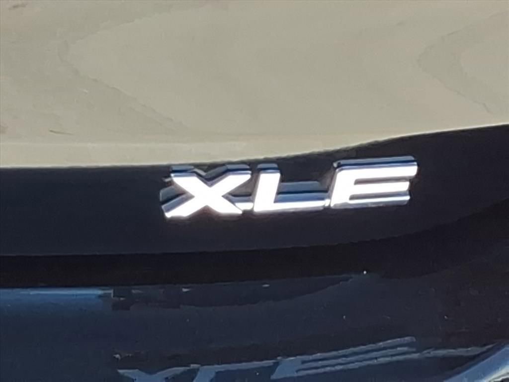 Used 2023 Toyota Highlander XLE image 10